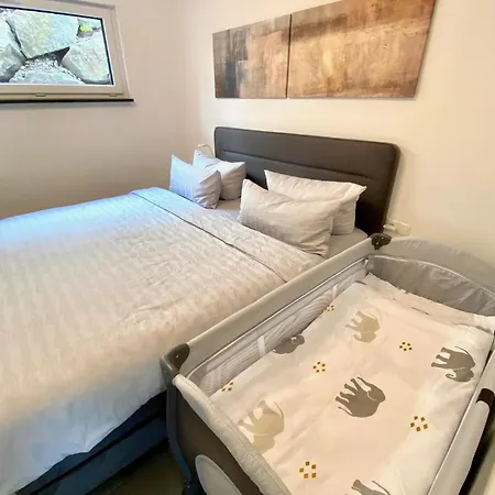 Apartman Number 8 *