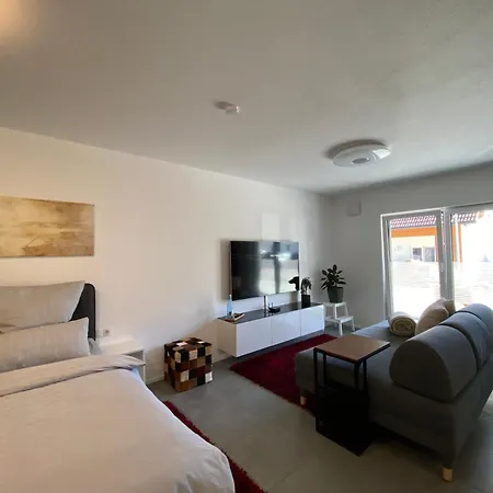 Number 8 Apartman *