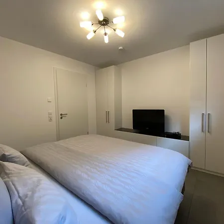 Apartman Number 8 *