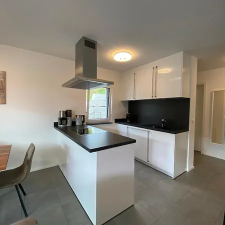 Apartman Number 8 *
