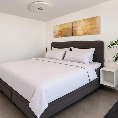 Number 8 Apartman *