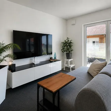 Apartman Number 8